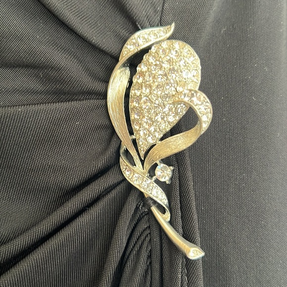 Vintage Black One-shoulder Low V-back Long Gown Stitched Rhinestone Brooch Siz 2 - Picture 3 of 13